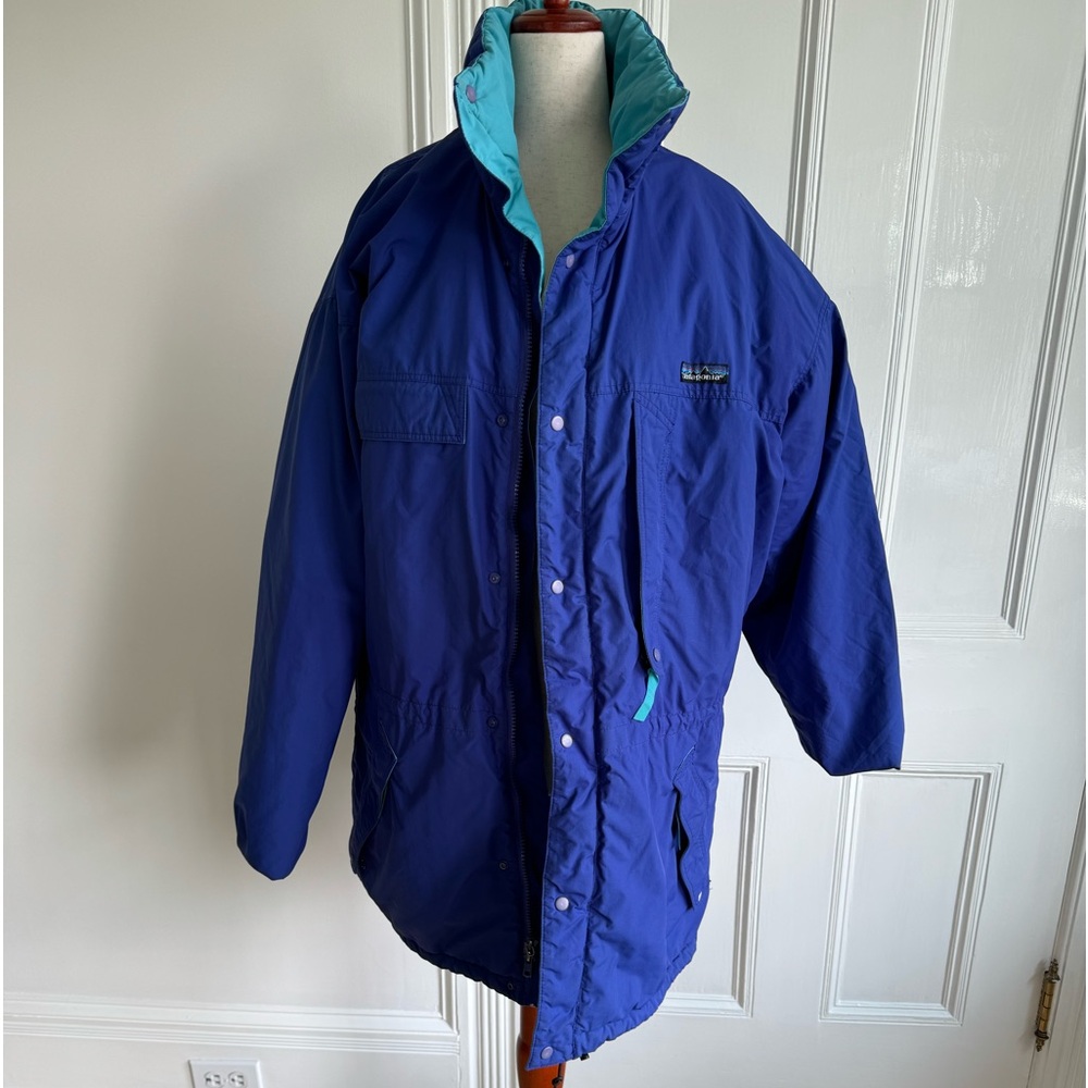 Patagonia men’s ski type jacket insulated. Size large. Great condition. Blue.